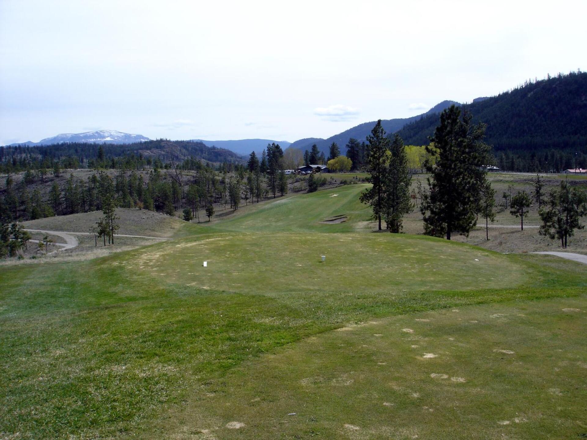 Eaglepoint Golf Resort, Hole 1, Par 4, 393 yds (Photo submitted by DYakimec on 08/23/2017)