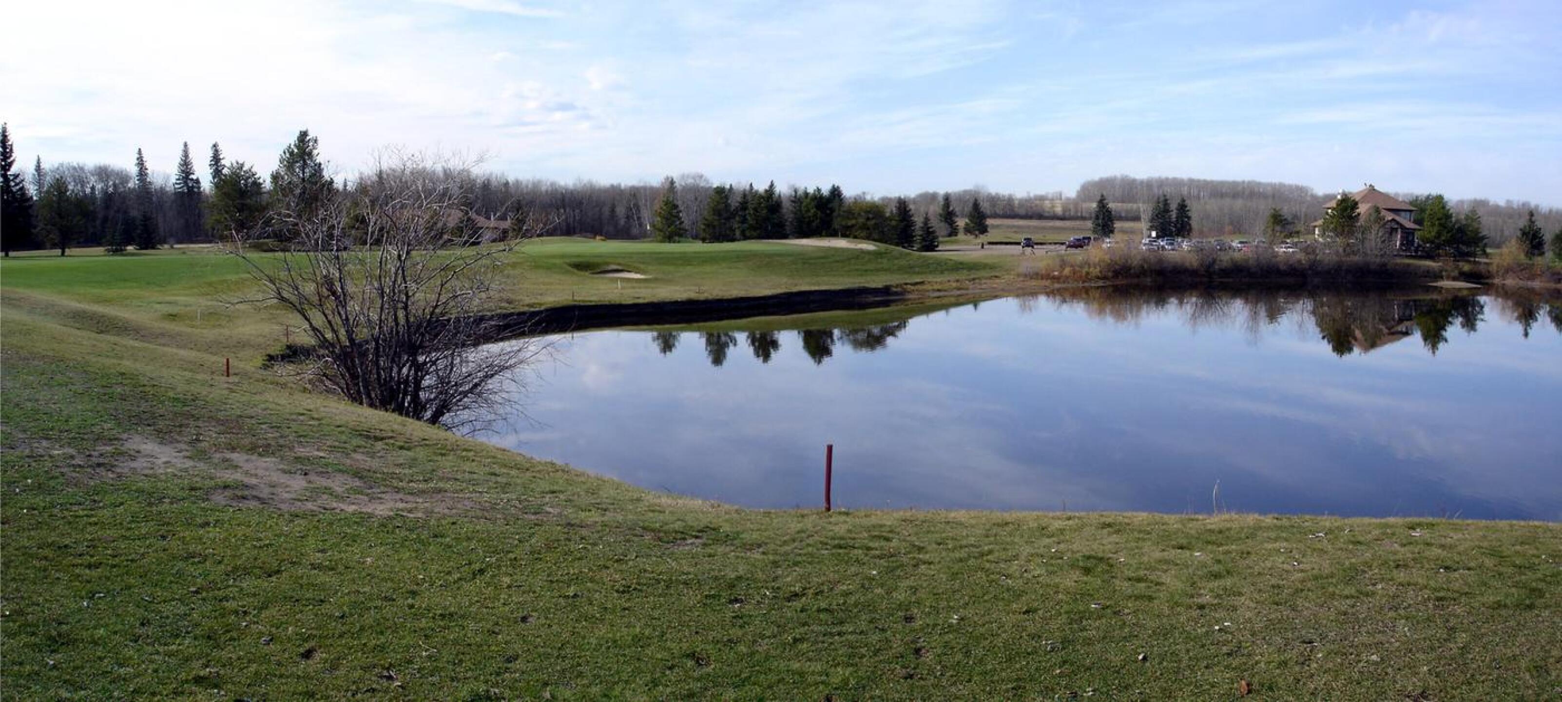 Goose Hummock Golf Resort, Hole 18, Par 4, 385 yds (Photo submitted by DYakimec on 06/04/2016)