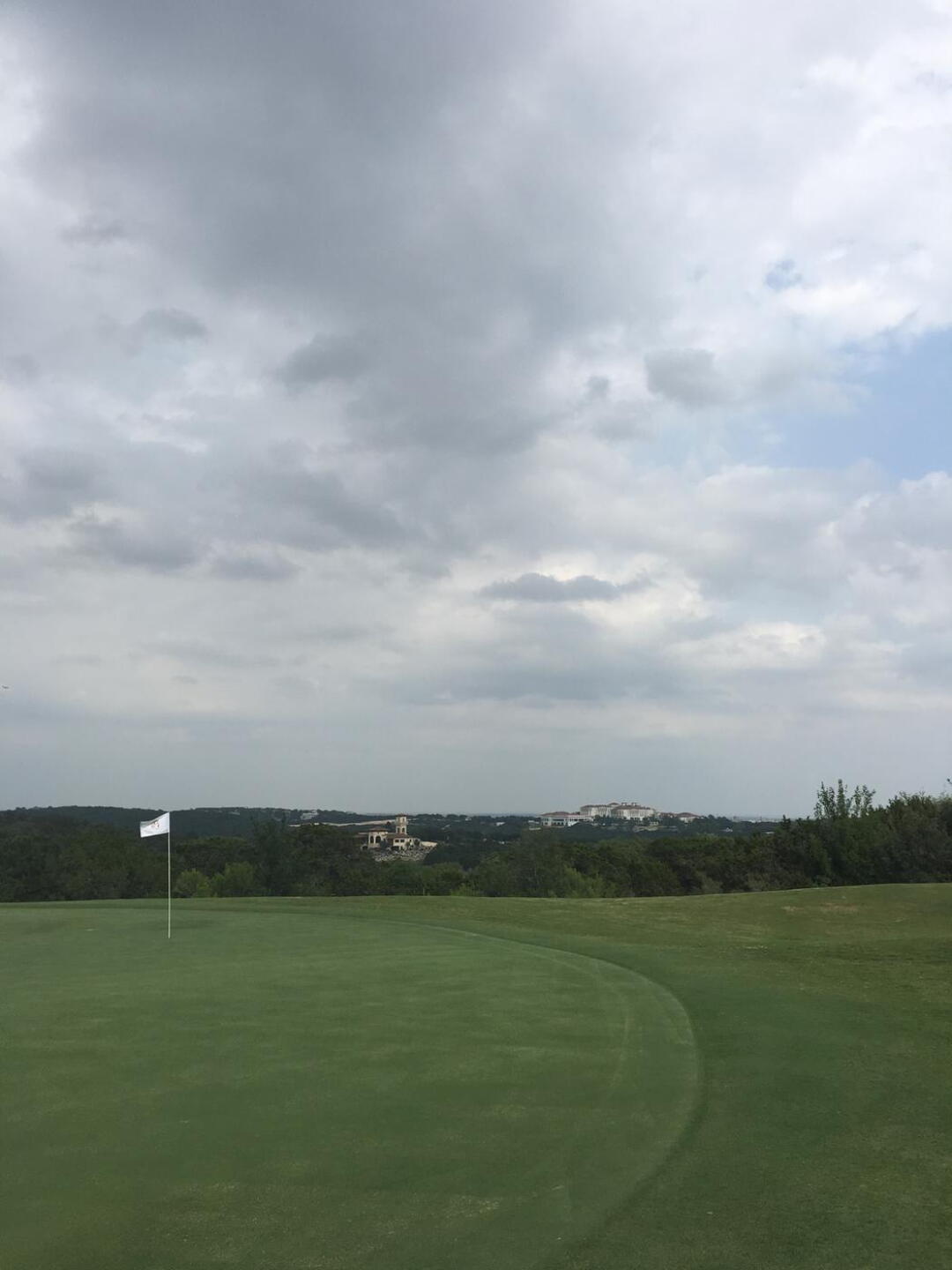 #11 green w/clubhouse and resort in background (Photo submitted by zbuechner4 on 05/29/2017)