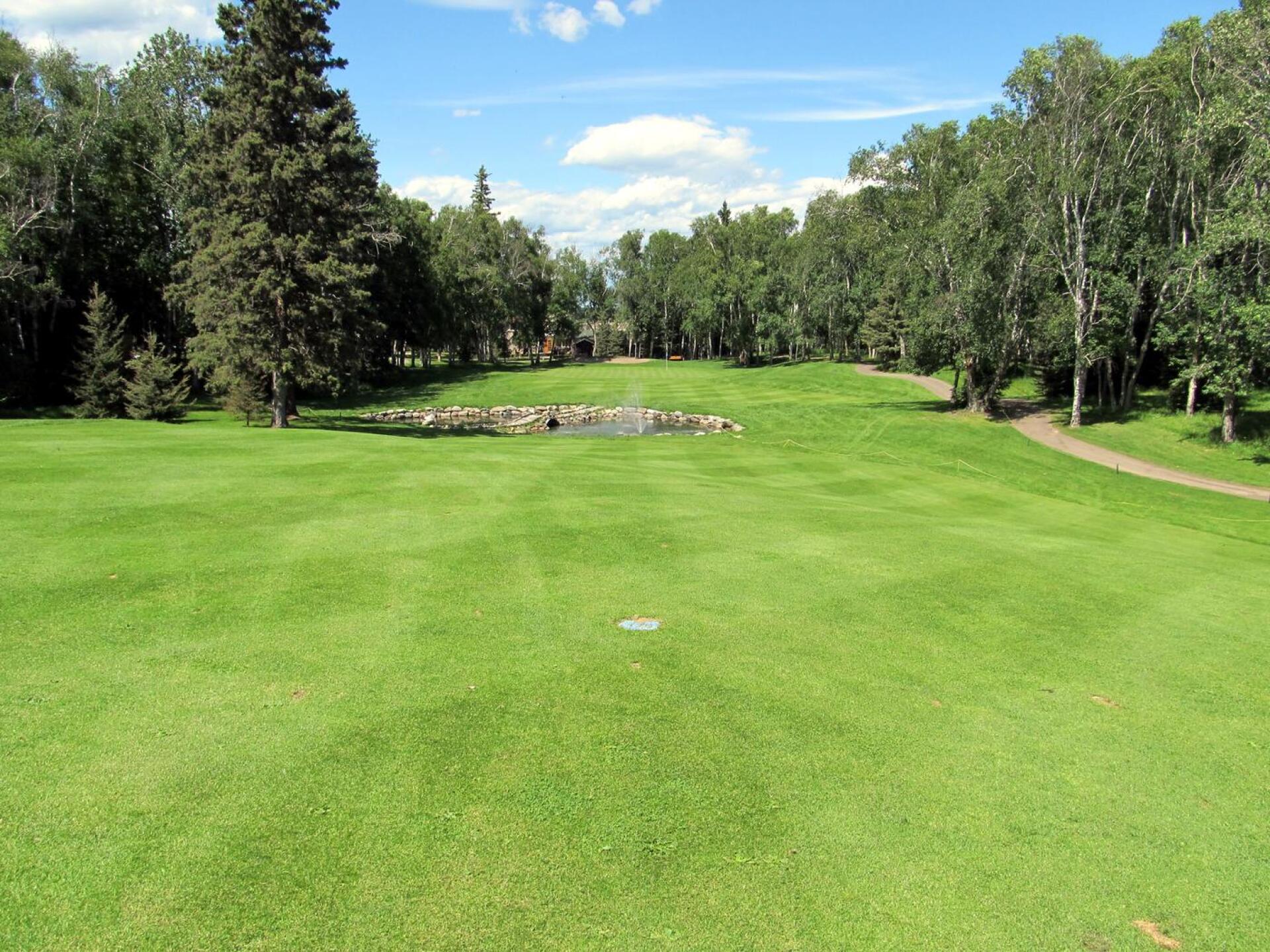 Waskesiu GC, Hole 18, Par 4, 372 yds, 130 yds out (Photo submitted by DYakimec on 03/25/2016)