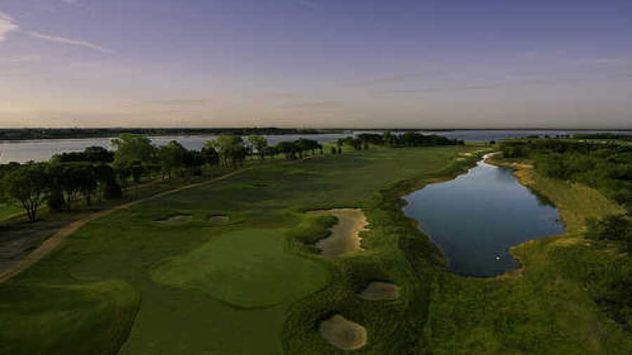 Old American GC: Aerial view of the par-5 18th