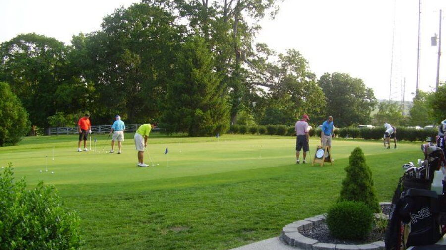 Oldham County CC: putting green