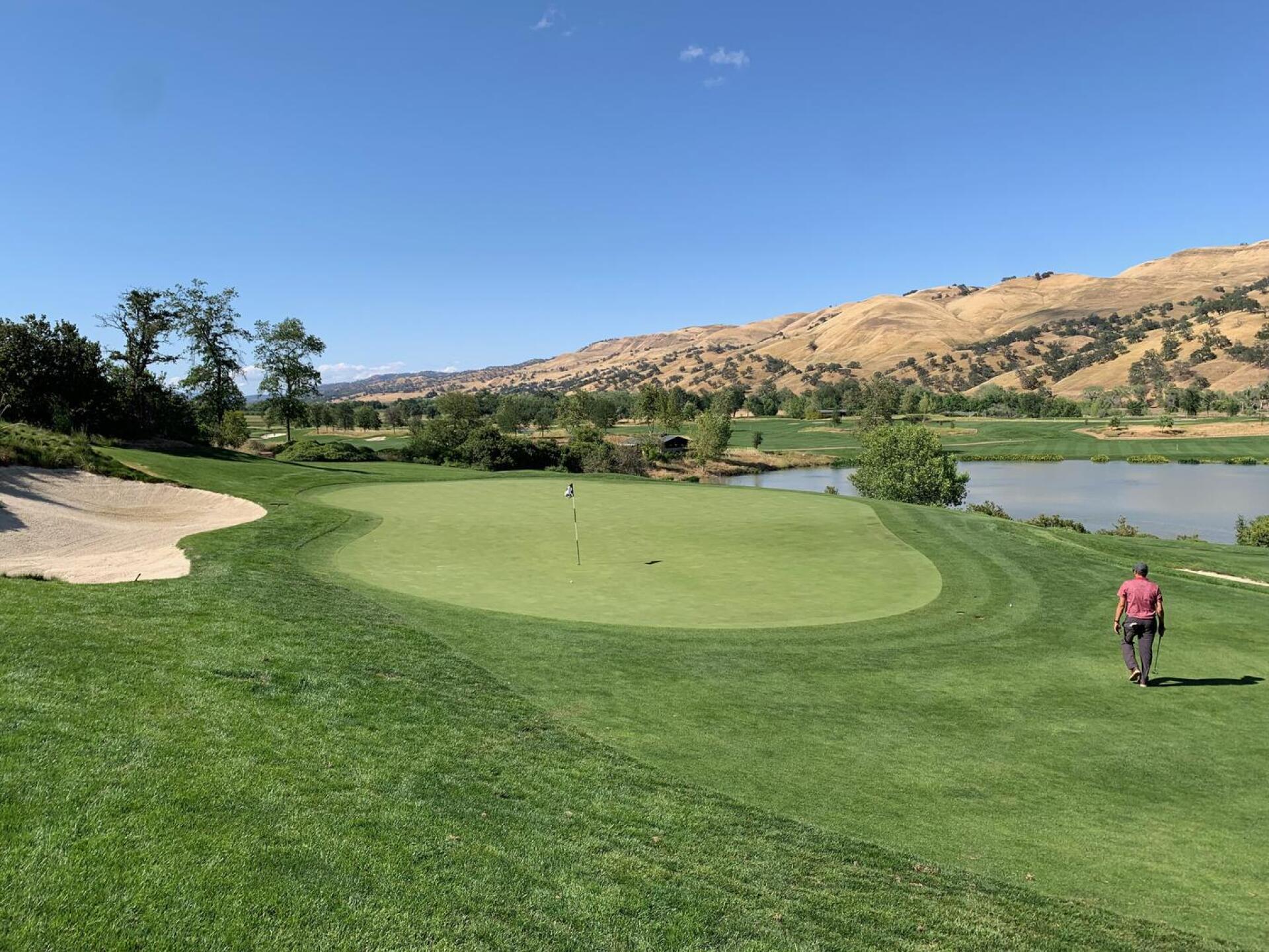 The 10th green back up the slope (Photo submitted by baywes on 05/02/2022)