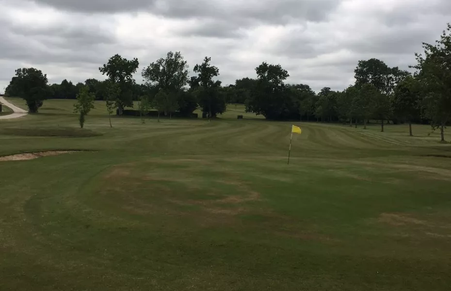 Oaksey GC: green