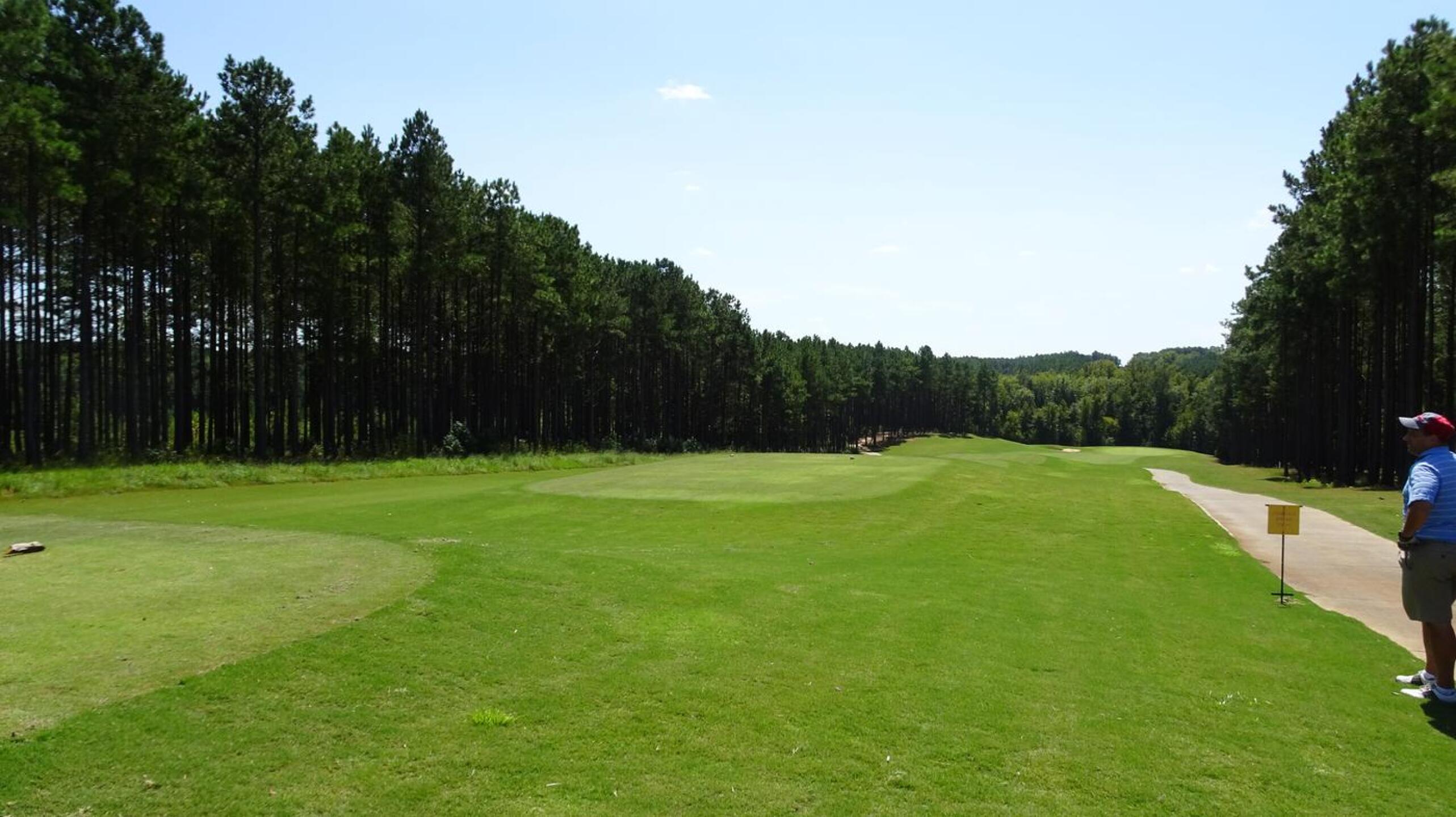 View from the first tee is inviting on this short par-4. (Photo submitted by Back9Ben on 09/09/2017)