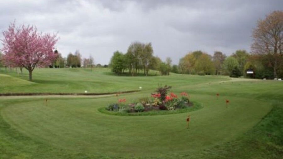 Chesterfield GC: practice green & #1