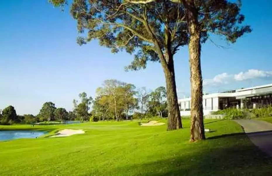 Houghton GC: #18 & Clubhouse