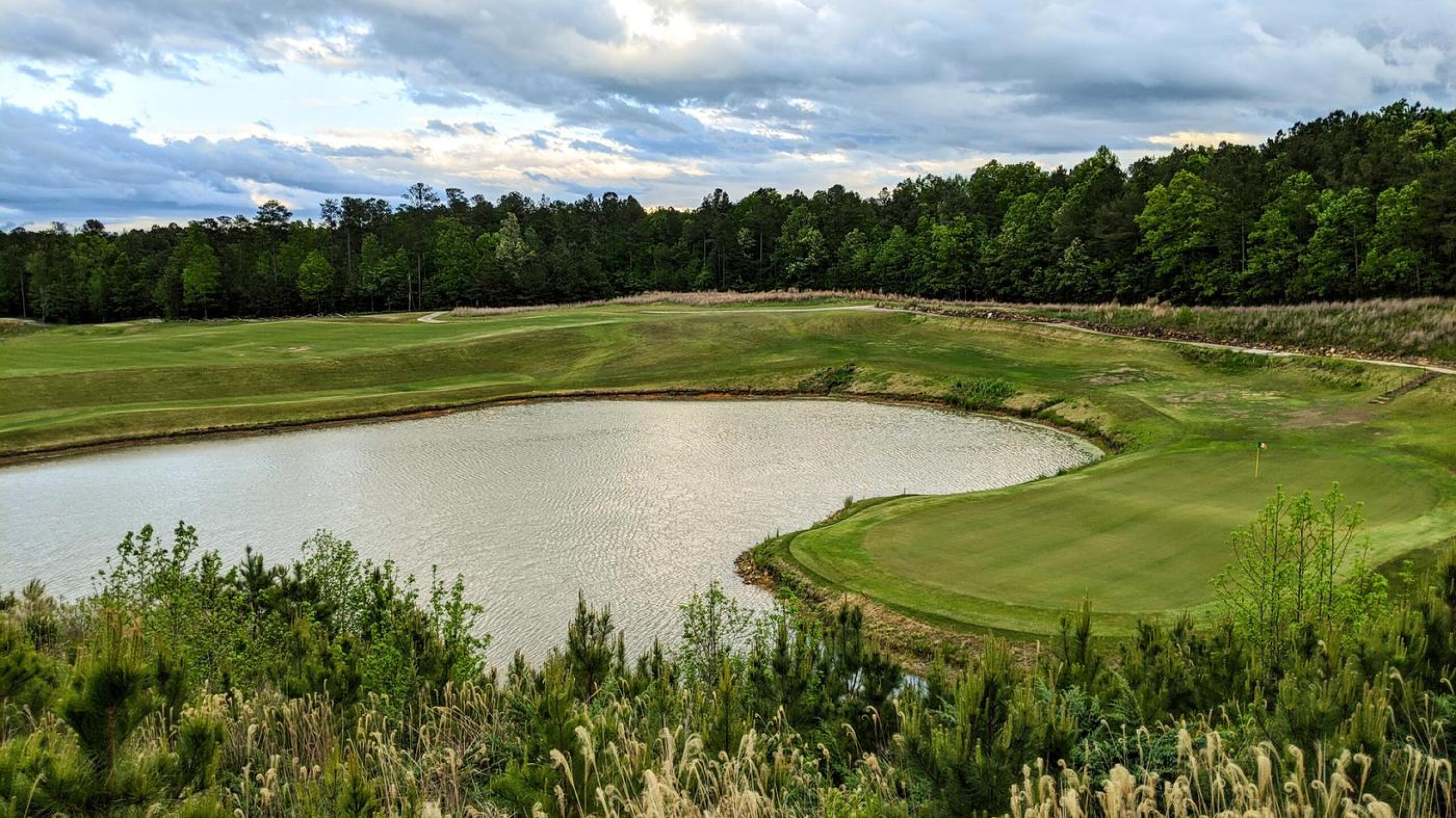 The approach on the par-4 18th is perhaps the toughest finishing approach shot in the state. (Photo submitted by Back9Ben on 05/07/2020)