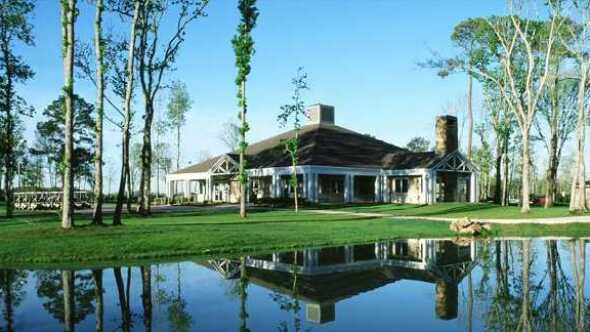 Eagle Pointe GC: clubhouse