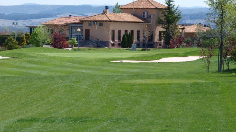 Augusta Golf Calatayud GC: #9 & clubhouse