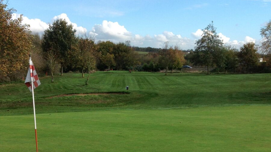 Bramcote Waters GC: 9th green