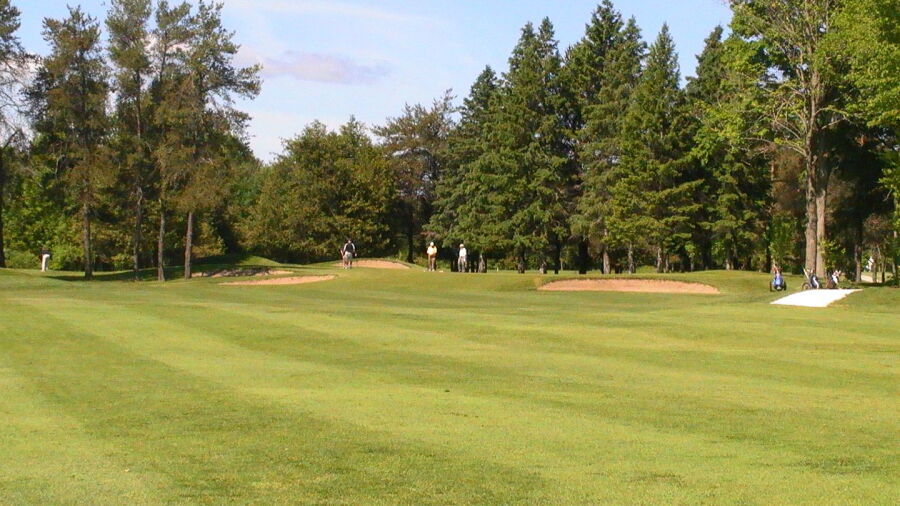 Smiths Falls GCC: 1st hole