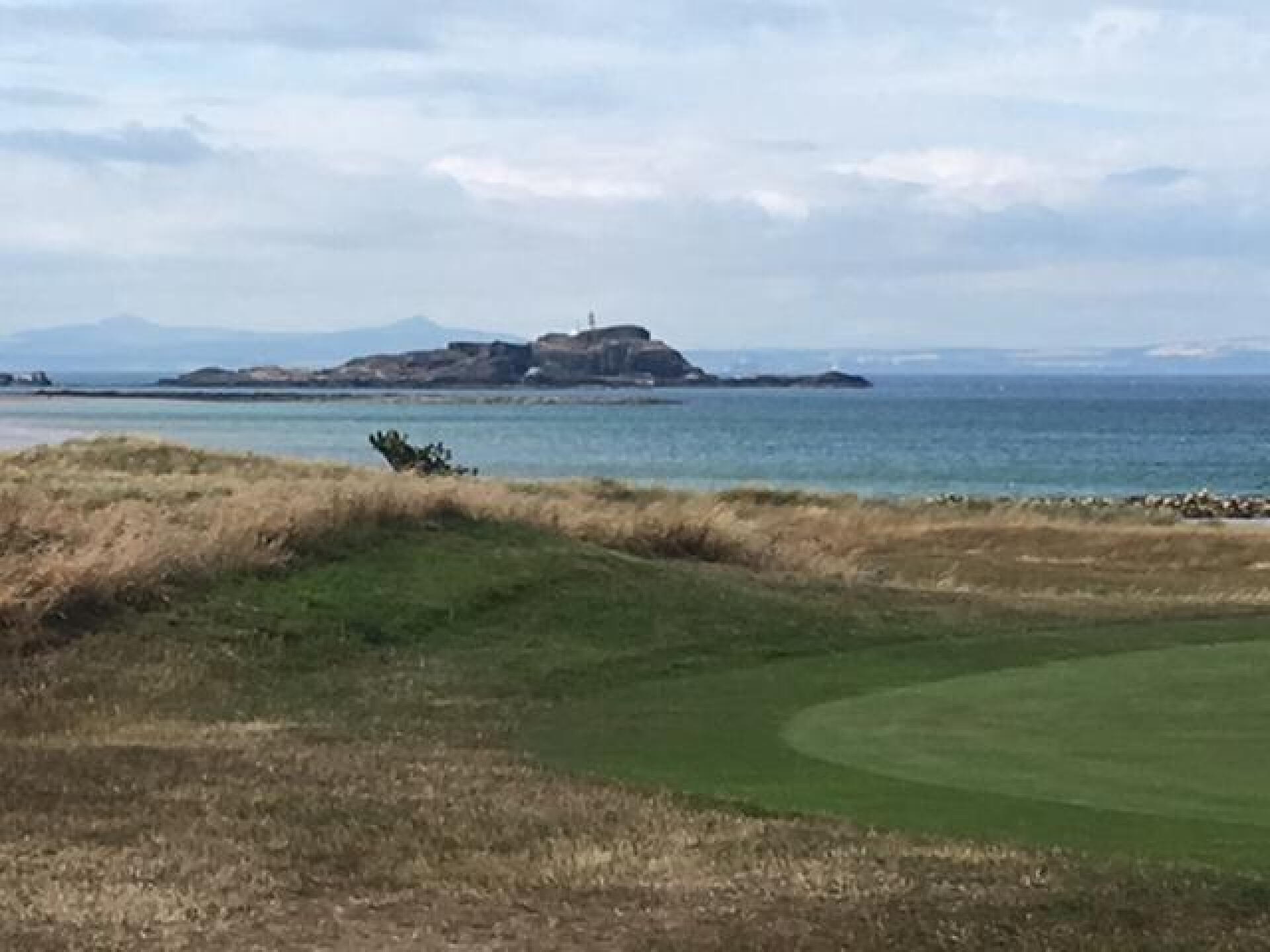 Treasure Island lighthouse on the Firth of Fourth (Photo submitted by Marc4596480 on 09/10/2018)