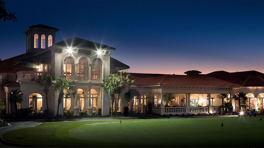 Avila GCC: Clubhouse & putting green