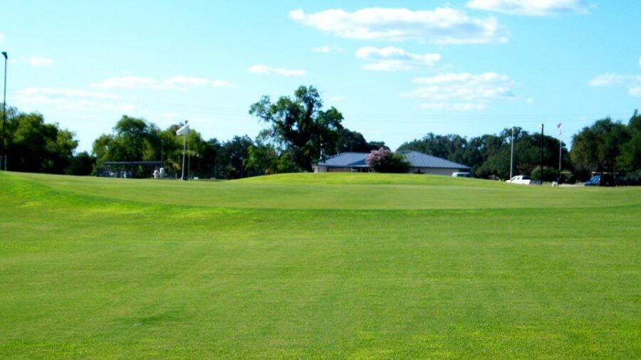 Pleasanton CC: clubhouse