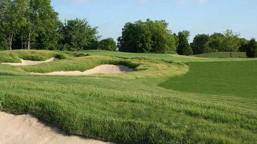 Old American GC: the bunkering on the par-4 13th