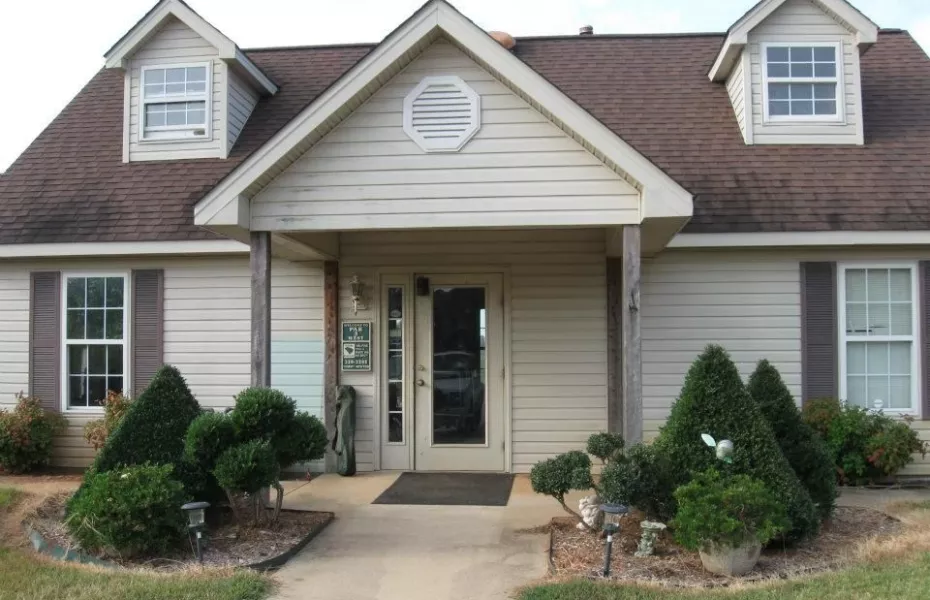 Par-3 West: Clubhouse