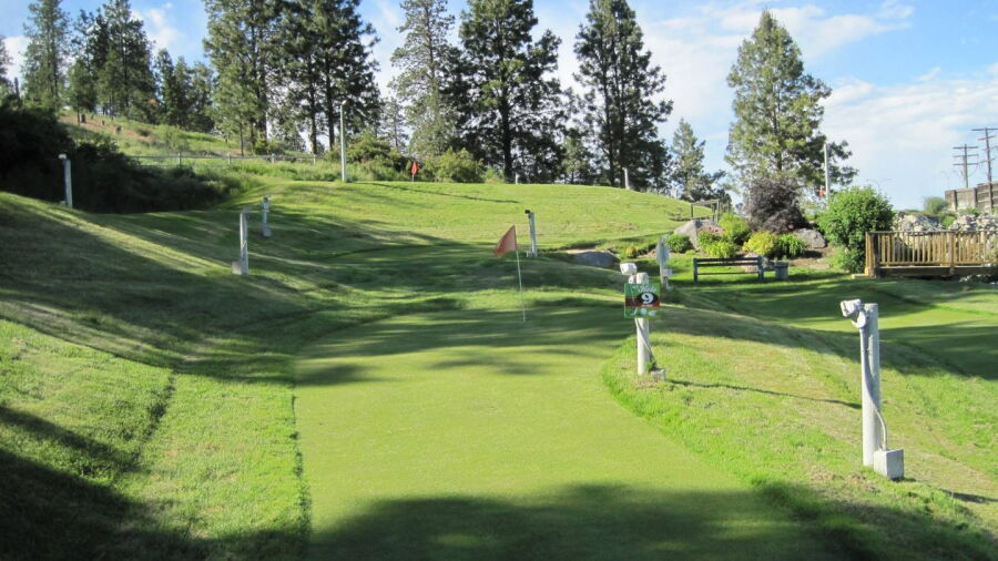 19 Greens Putting Course: #9