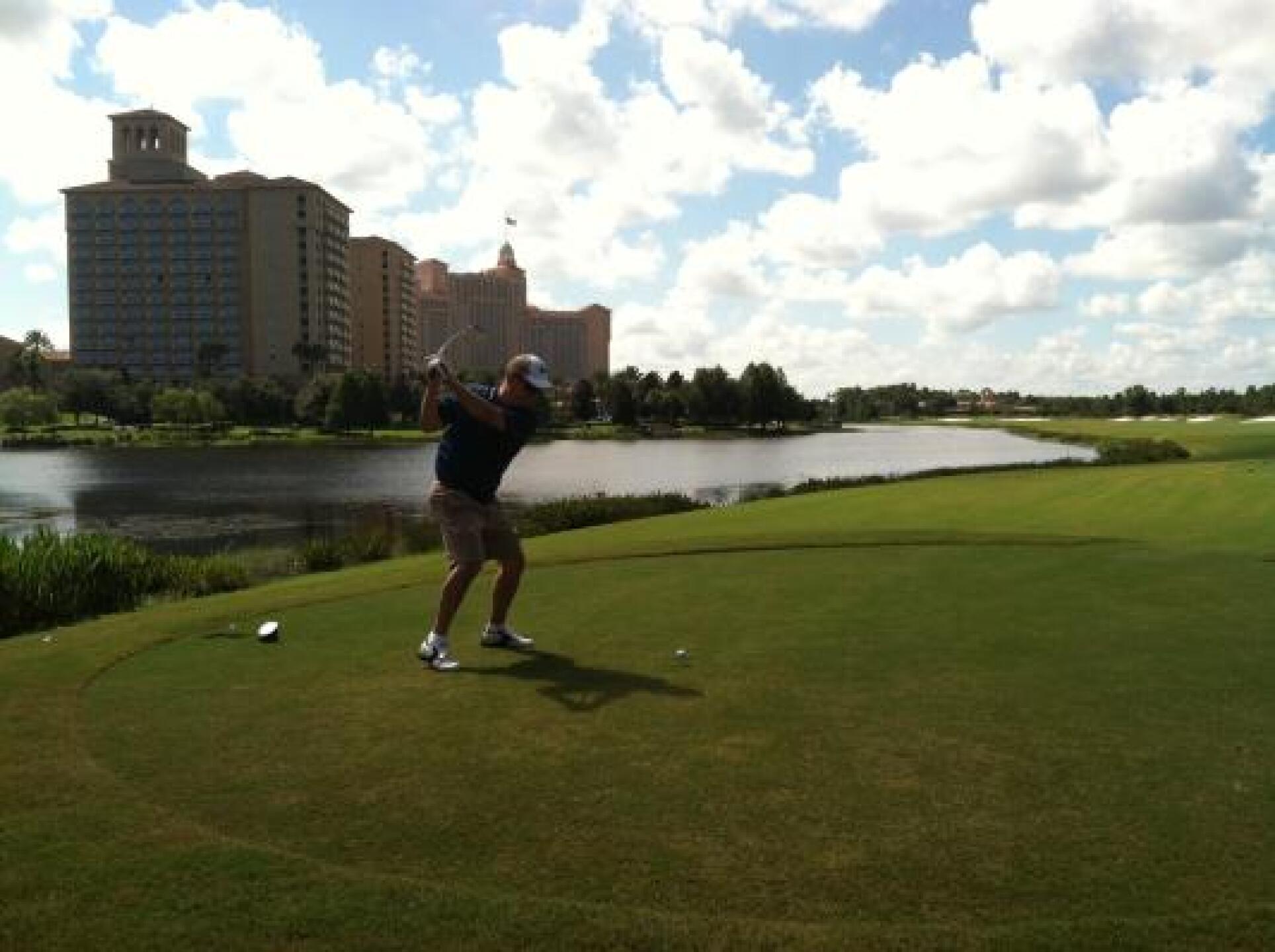 Teeing off #18 (Photo submitted by Golfitz on 09/10/2013)