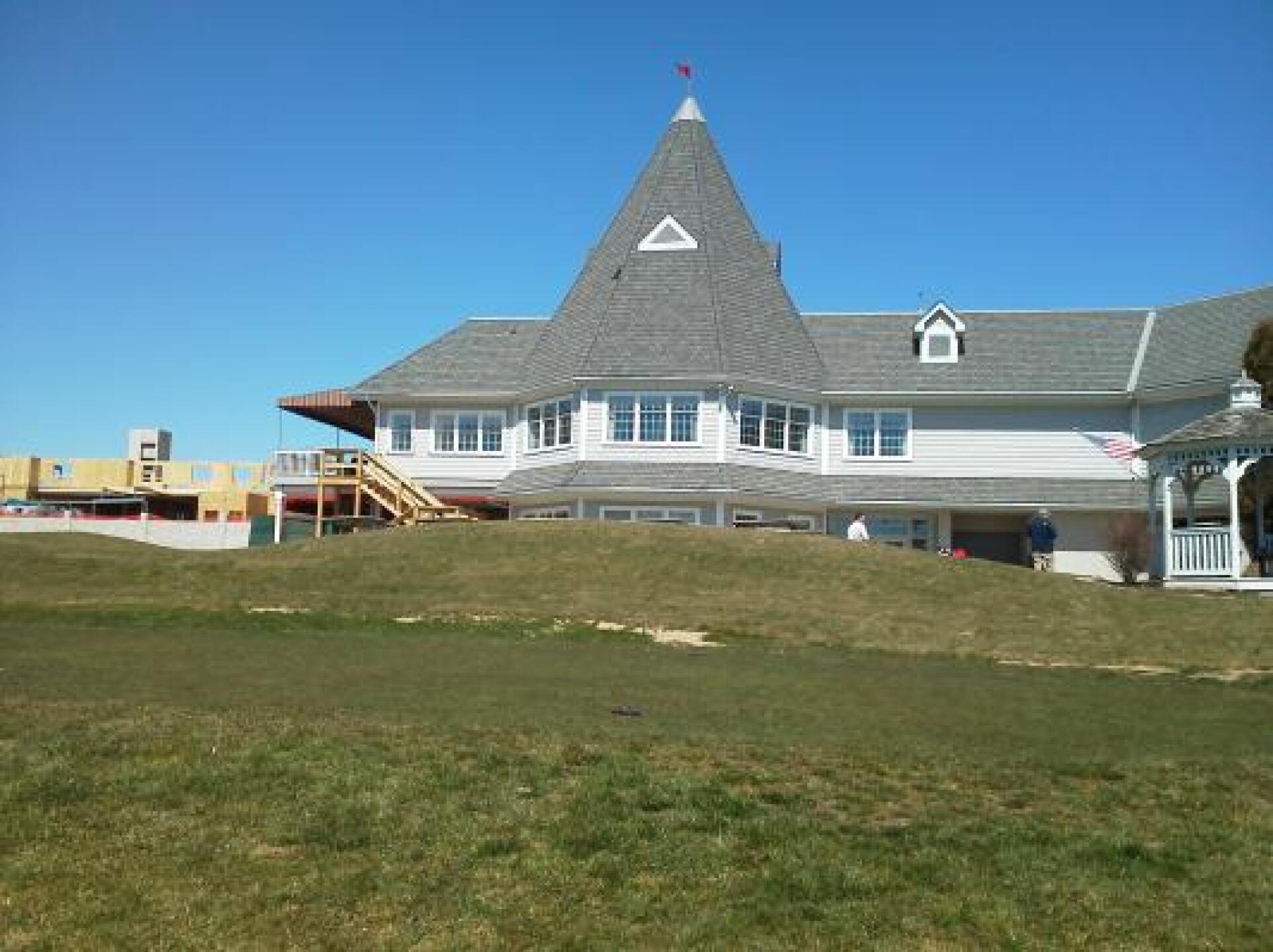 On the first tee (Photo submitted by OtterMan on 04/07/2013)
