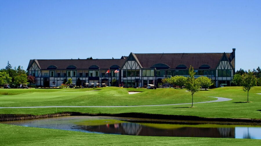 Loomis Trail GC: Clubhouse & #18