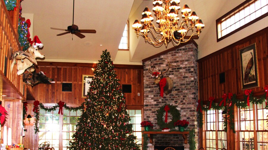 Caledonia Golf & Fish Club - Christmas clubhouse