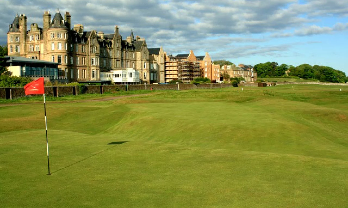 MacDonald Marine Hotel