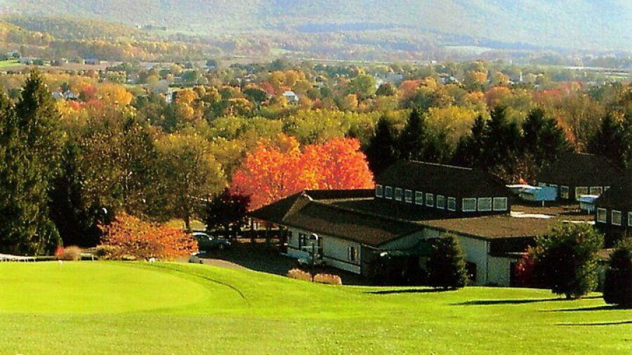 Rolling Pines GC: #18 & clubhouse