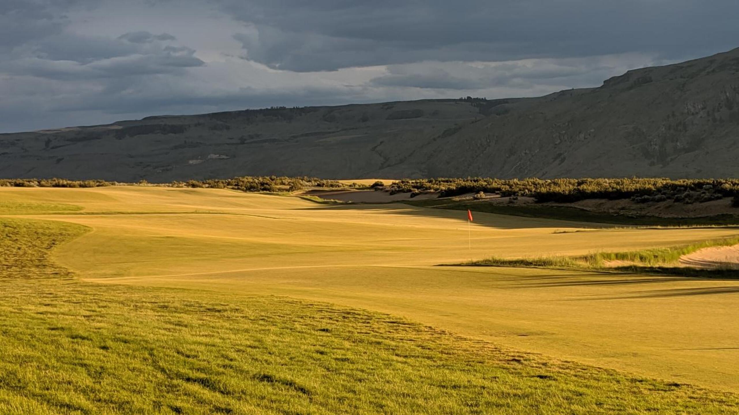 The par-5 18th is picturesque as well, especially at sunset. (Photo submitted by Back9Ben on 05/24/2019)