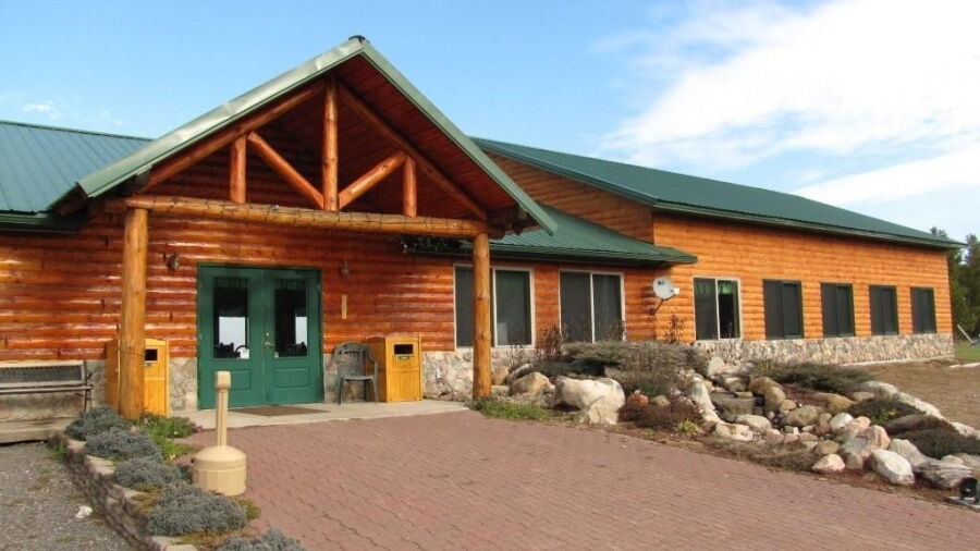 Northern Pines GC: Clubhouse