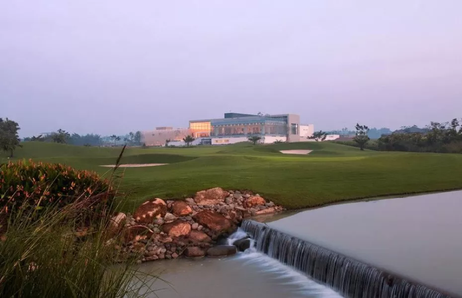 Twin Doves GC: Clubhouse