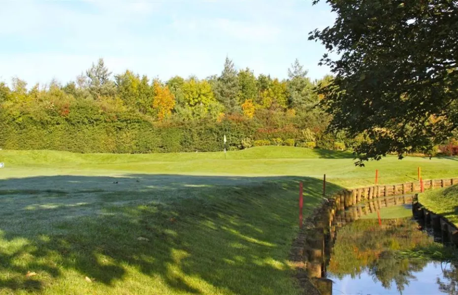 Ashton-on-Mersey GC: Water hazard