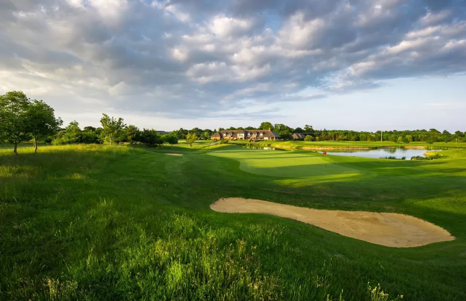 Cams Hall Estate GC: Clubhouse