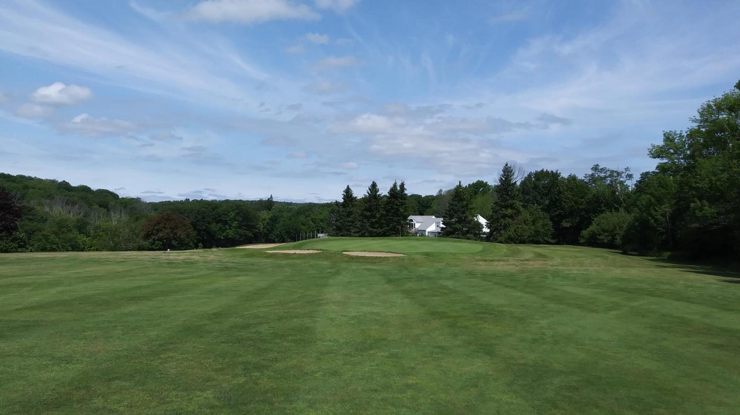 A view of the green complex at the second, a 393-yard four-par. (Photo submitted by AptlyLinked on 07/18/2020)