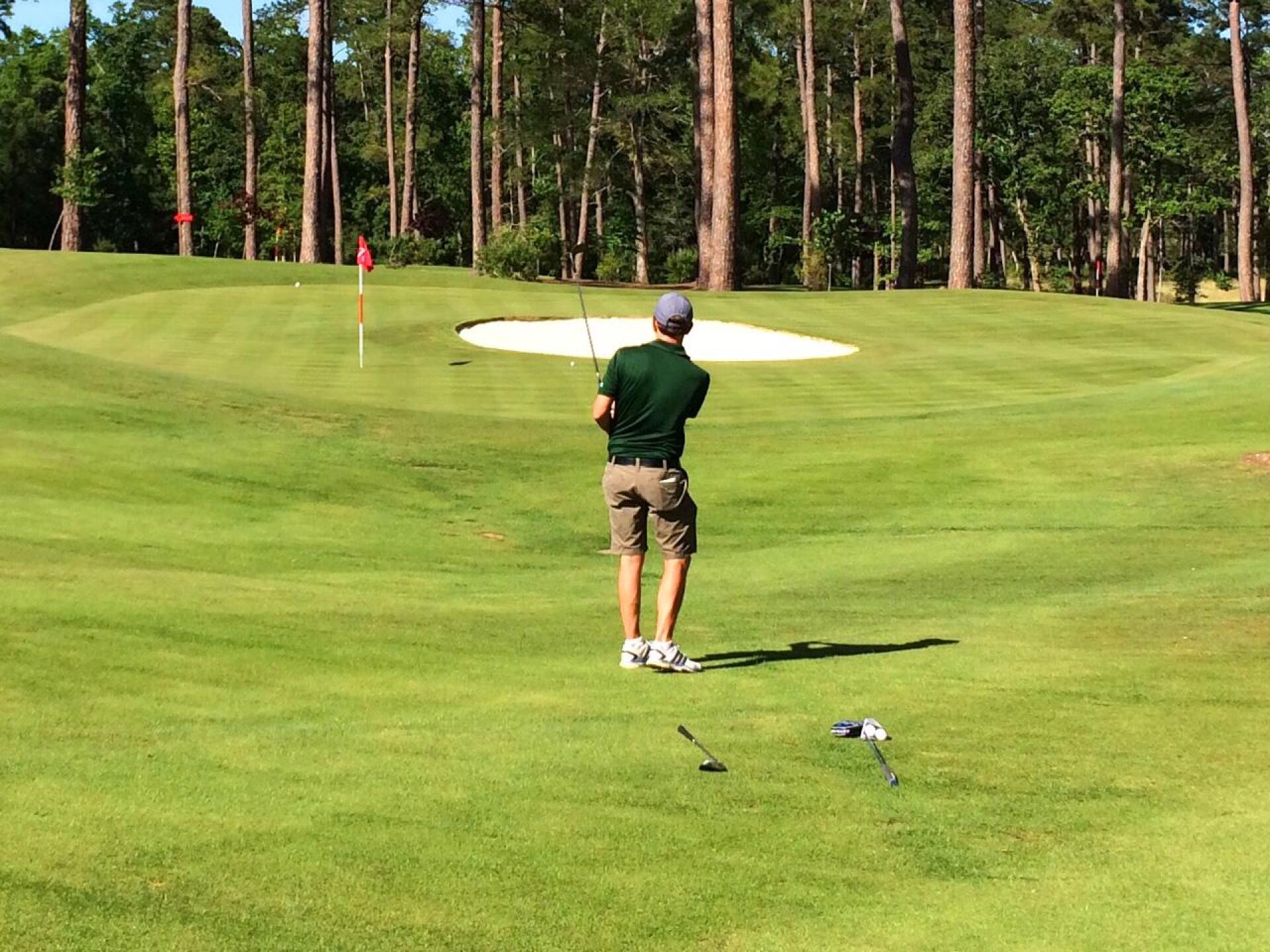 Te 10th green has a bunker in the middle of the it. (Photo submitted by MikeBaileyGolf on 05/07/2016)