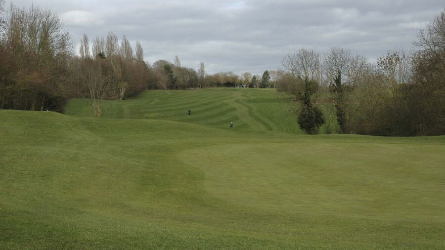 6th hole at Newbold Comyn