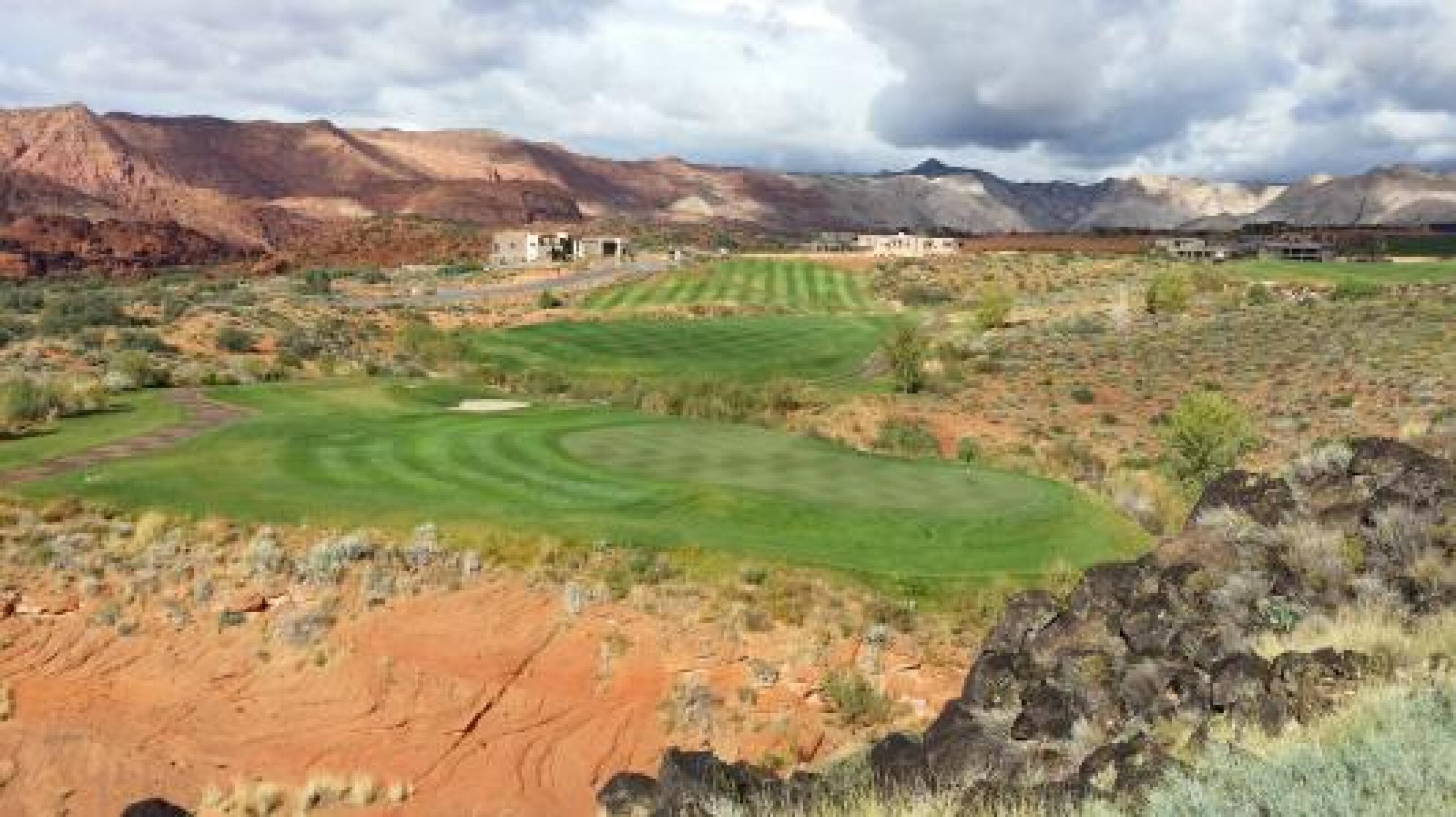 A difficult green to hit close. (Photo submitted by SkiandflyUtah on 11/04/2014)