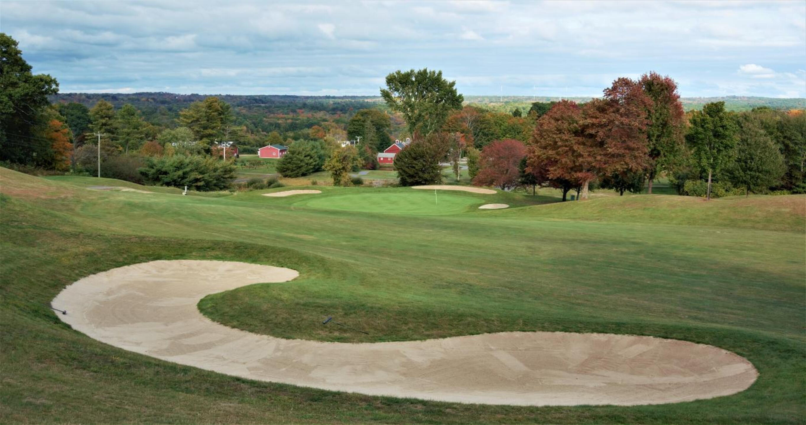 Fourteen: From the left rough, looking down on green. (Photo submitted by AptlyLinked on 09/28/2020)