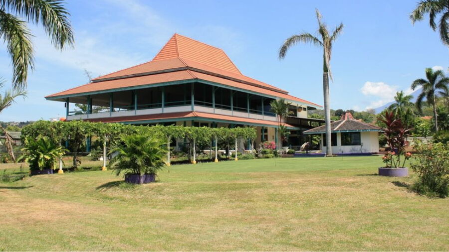 Royal Cirebon Golf: Clubhouse