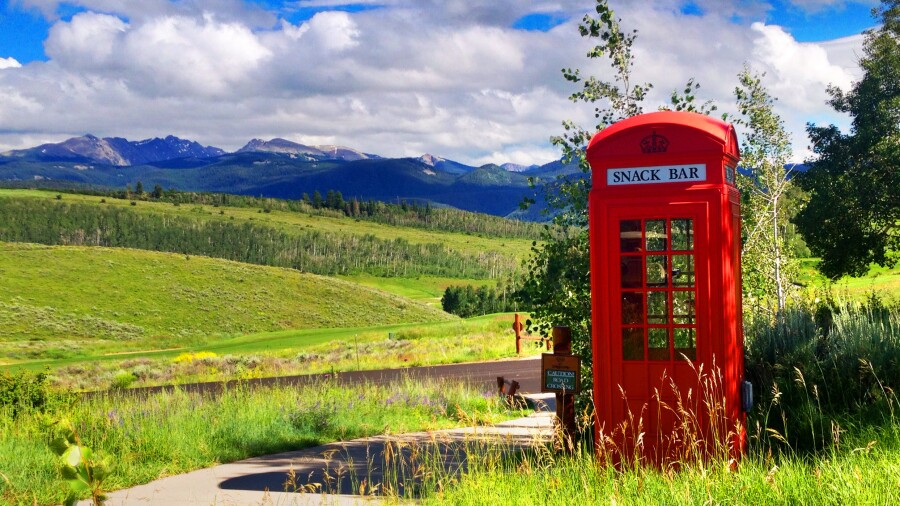 Cordillera - Summit golf course - phone booth