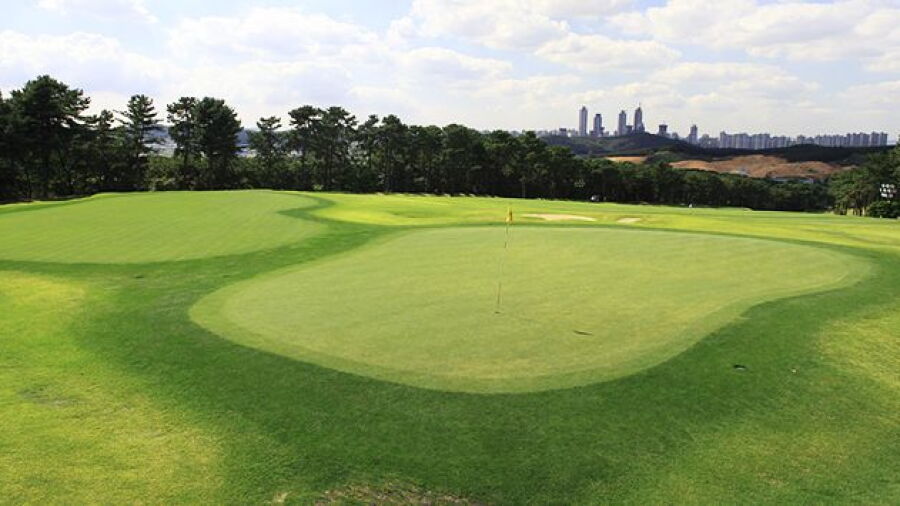 Riviera CC - Lakes: #9