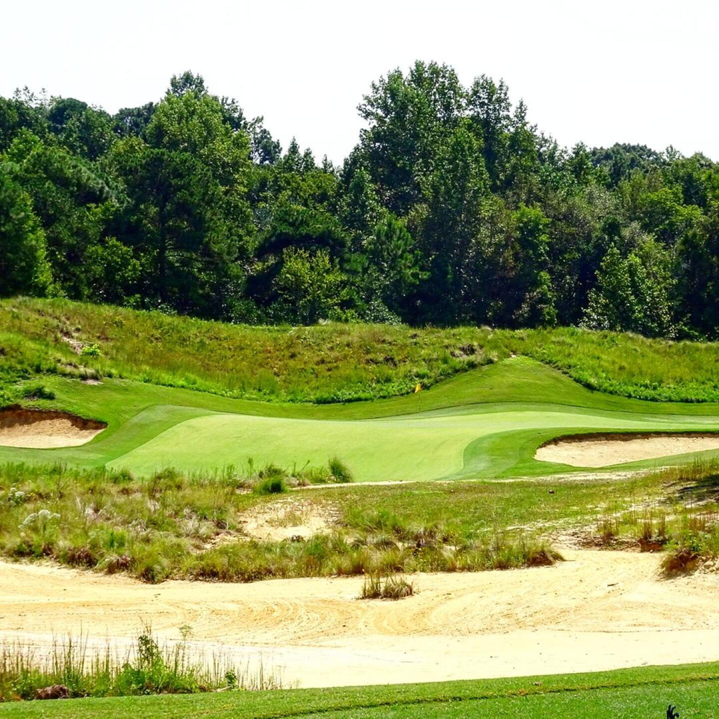 The par-3 6th will test your mid iron accuracy. But landing on the green is only have the battle. (Photo submitted by Back9Ben on 09/02/2018)