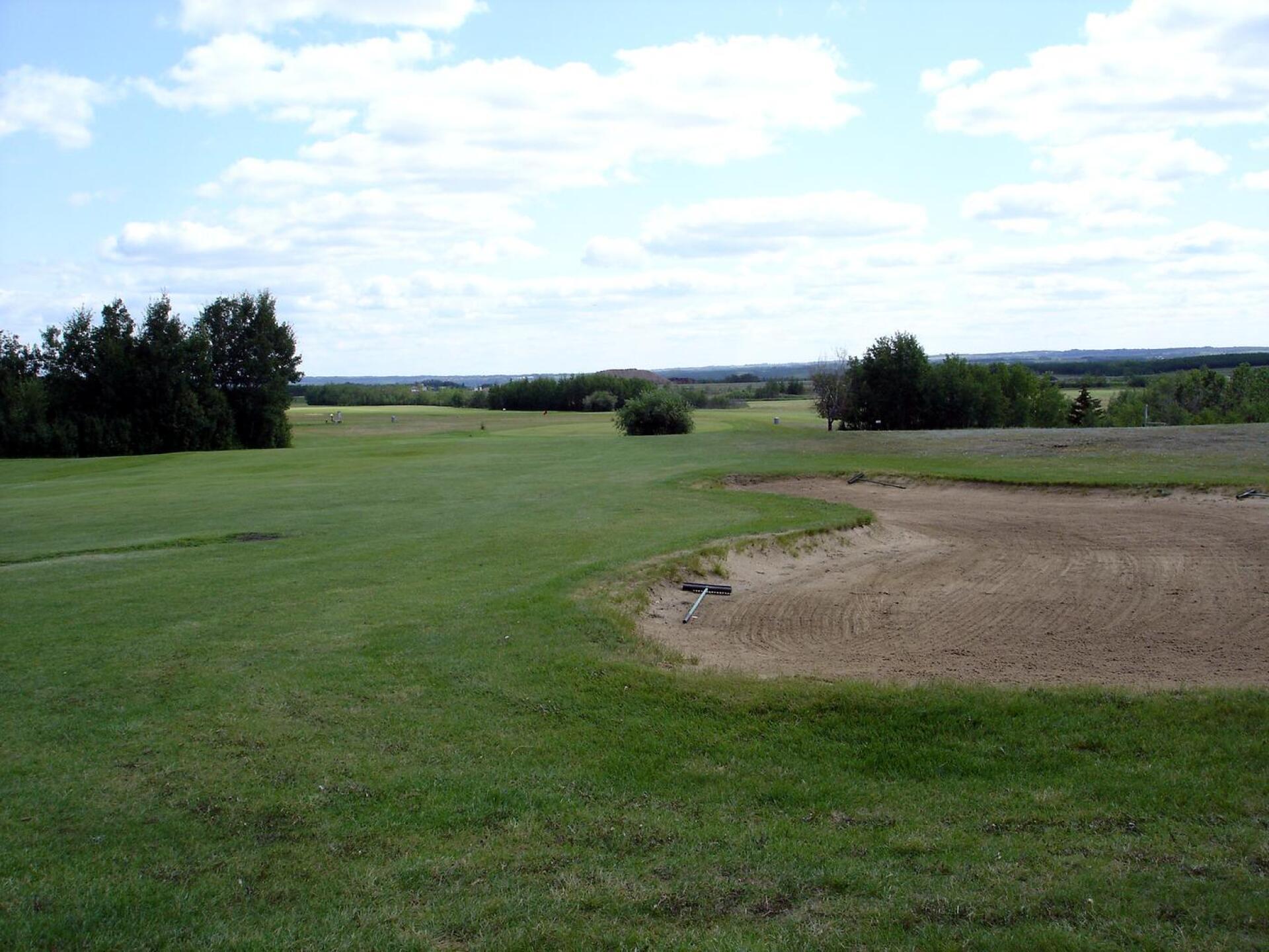 Elk Point G&CC, Hole 5, Par 4, 379 yds (Photo submitted by DYakimec on 04/02/2017)