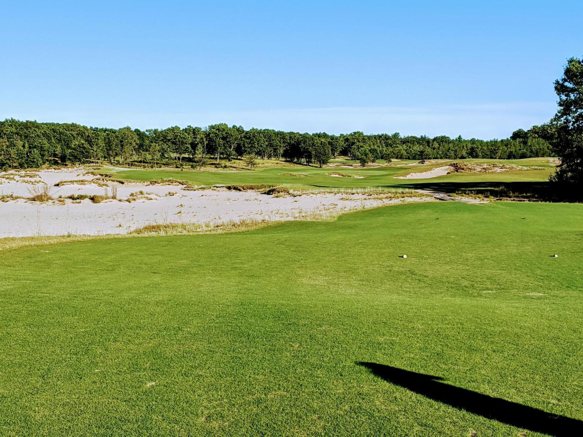 Hole 17 - a wide fairway to a beguiling green (Photo submitted by GolferJake78 on 09/02/2020)