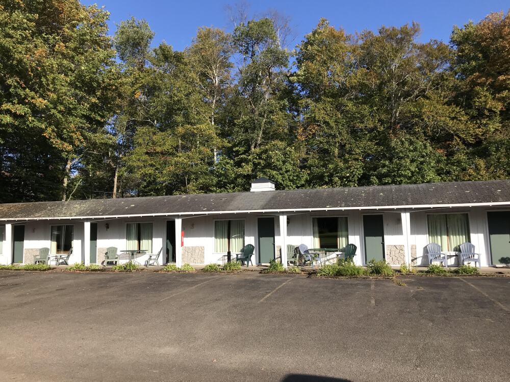 Saranac Inn - motel