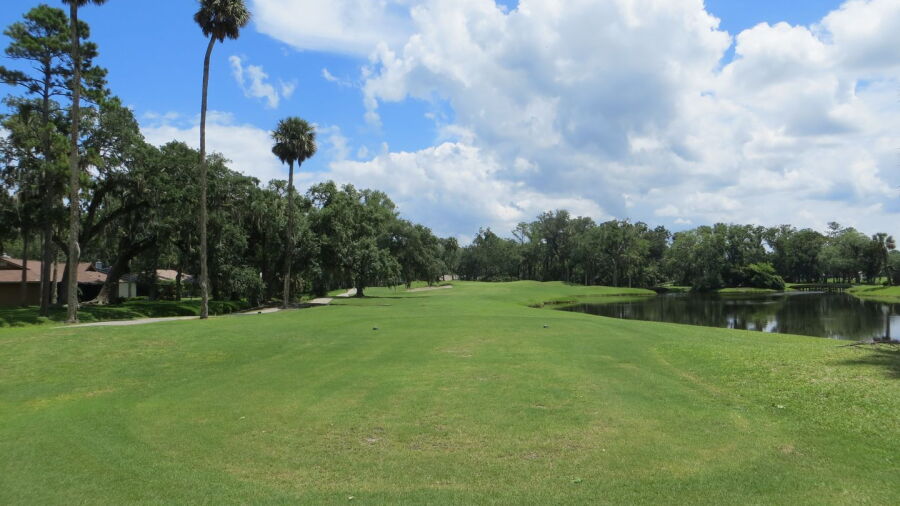 The Oak Bridge Club: 8th tee