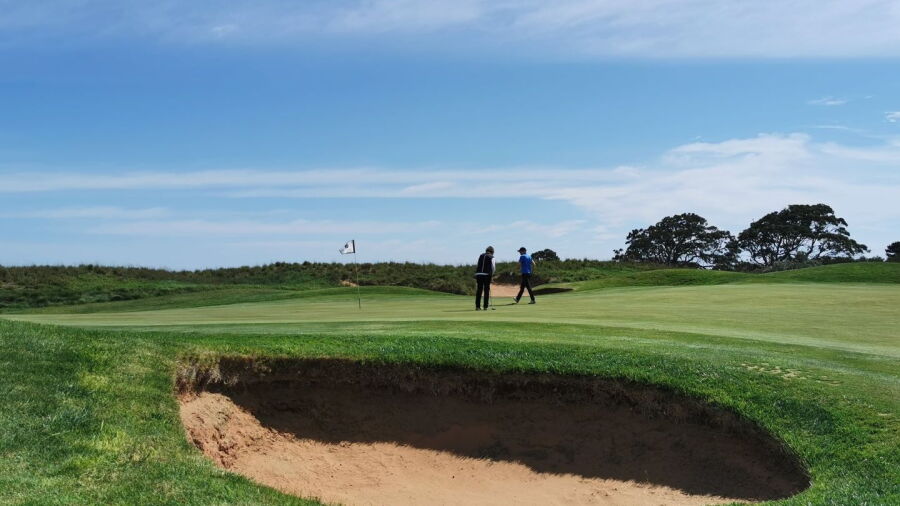 Links Lady Bay