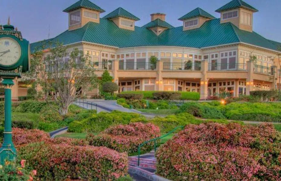 Victoria Club: Clubhouse