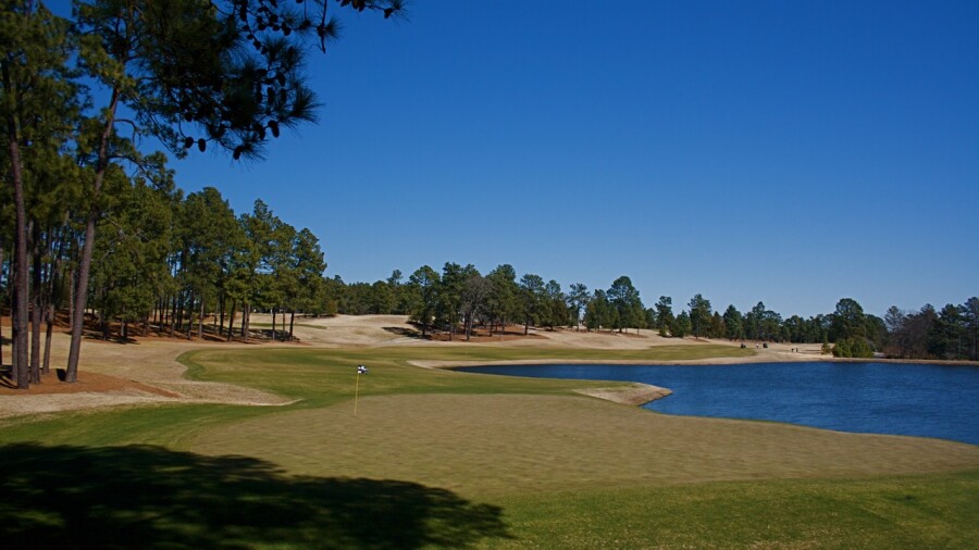 Pinehurst No. 4 course - hole 13 green