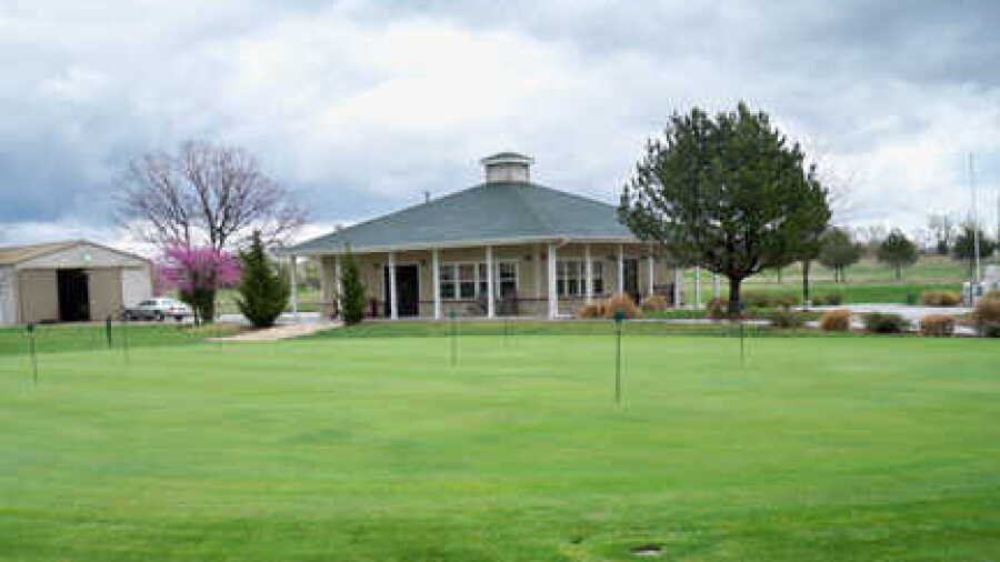 Cedar Pines GC: Putting green